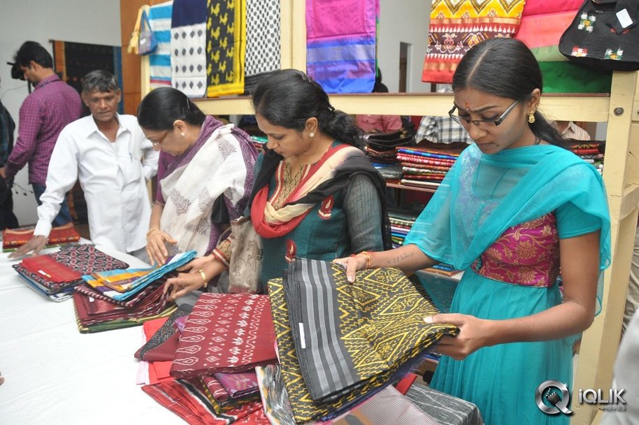 Bhargavi-Launches-Pochampally-Ikat-art-Mela